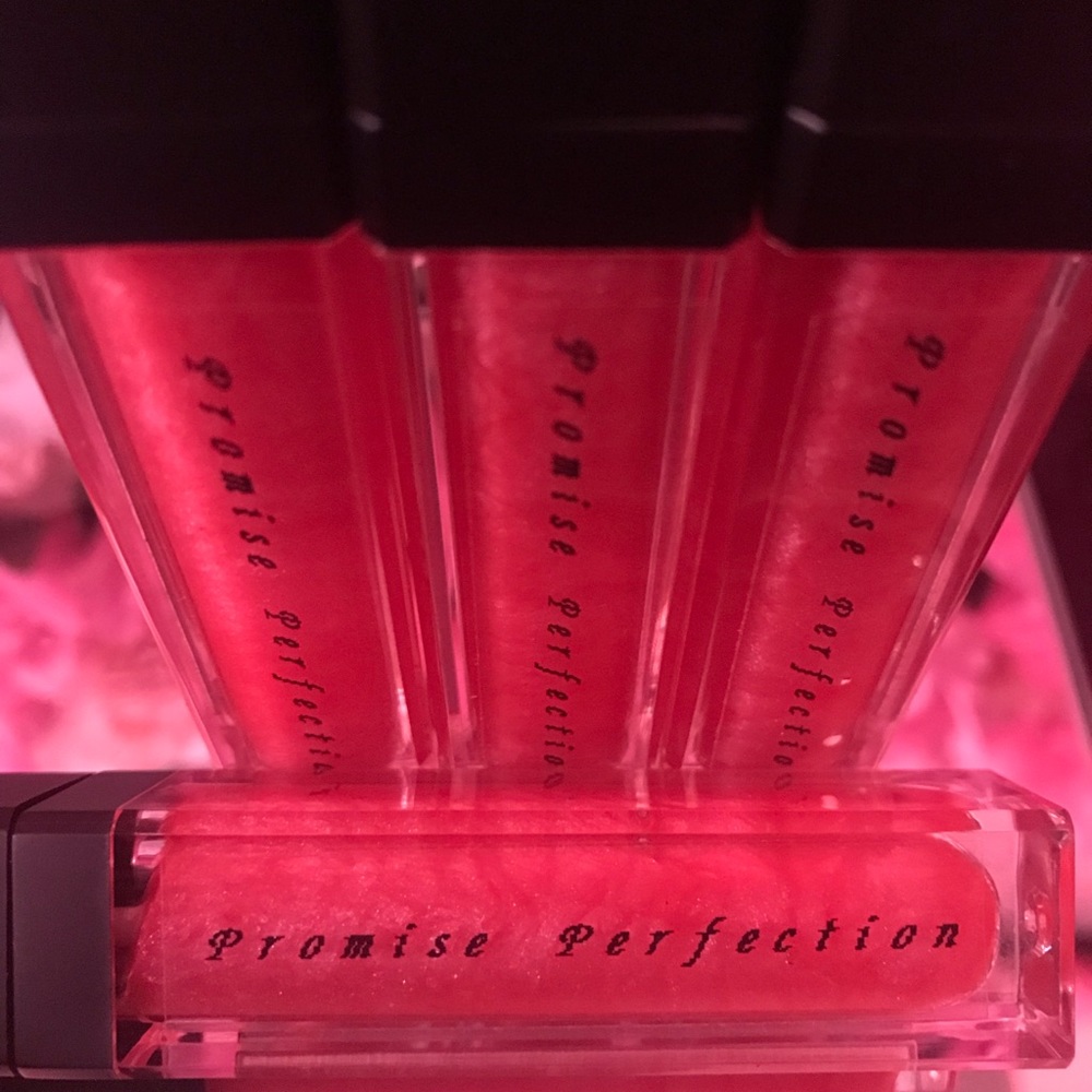 PROMISE PERFECTION LIPGLOSS - Picture 2 of 8